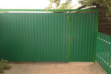 Металлические откатные ворота с калиткой